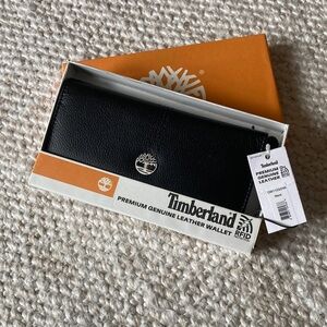 NWT Timberland Black Pebbled Leather Clutch Wallet with Silver Logo